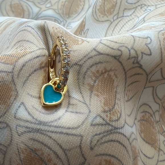 New 18k Gold Plated Diamond Hoop Earrings Teal Heart - Picture 5 of 8